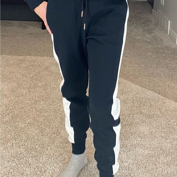 Onzie Blocked Sweatpant S/M. Fits small - Picture 4 of 5